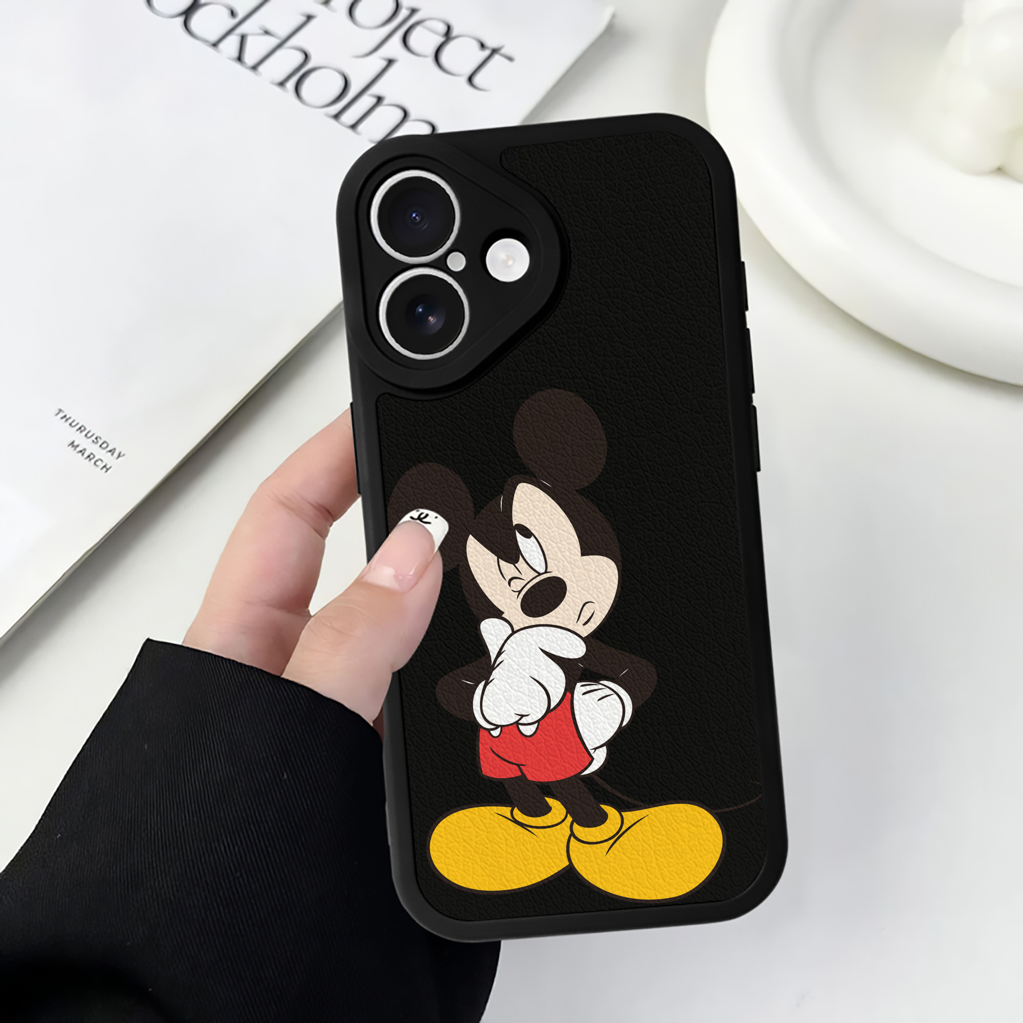 （画像用） ミッキーマウス Mickey Mouse 【iPhone 16シリーズ対応】シリコンスマホケース（レザー調） 材質：シリコン